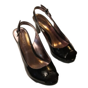 𝅺NWOT. Aigner patent slingbacks 6.5